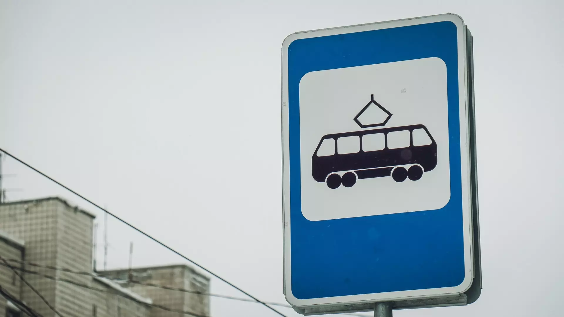Трамвай в Нижнем Тагиле вытащил застрявшую на путях «ГАЗель»