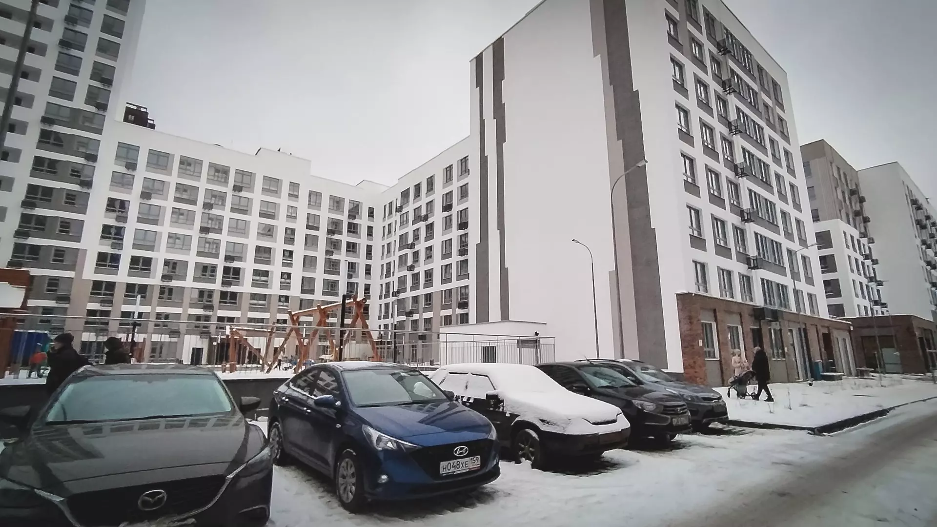 В Екатеринбурге сотрудник УК спас пенсионерку с 11 этажа