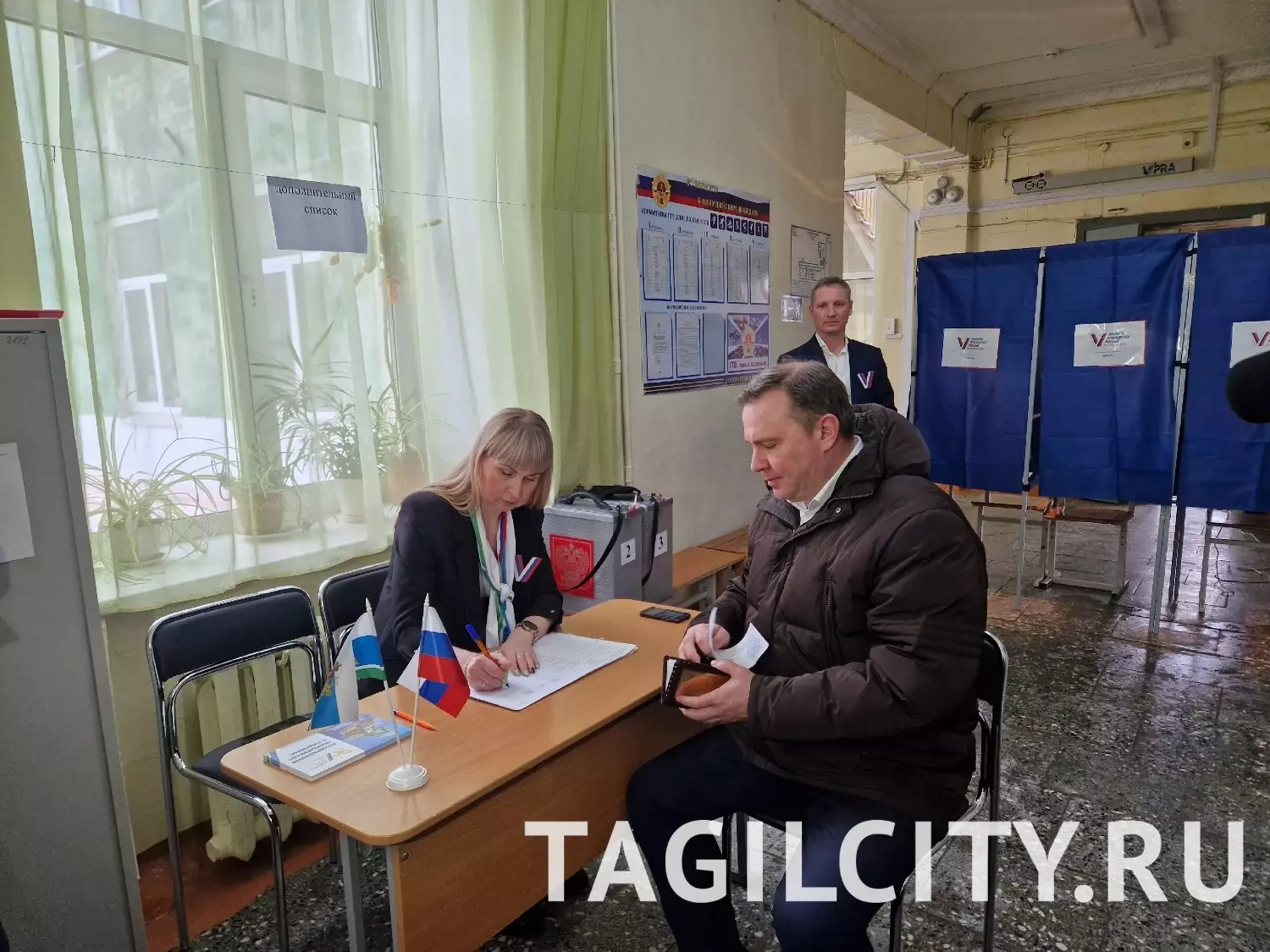 Глава города Нижний Тагил с супругой Еленой на выборах президента России.