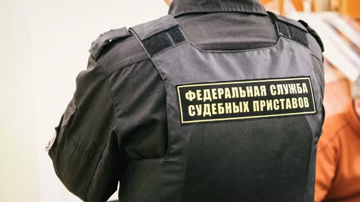 ФССП арестовала иномарку екатеринбуржца и заставила его заплатить налоги