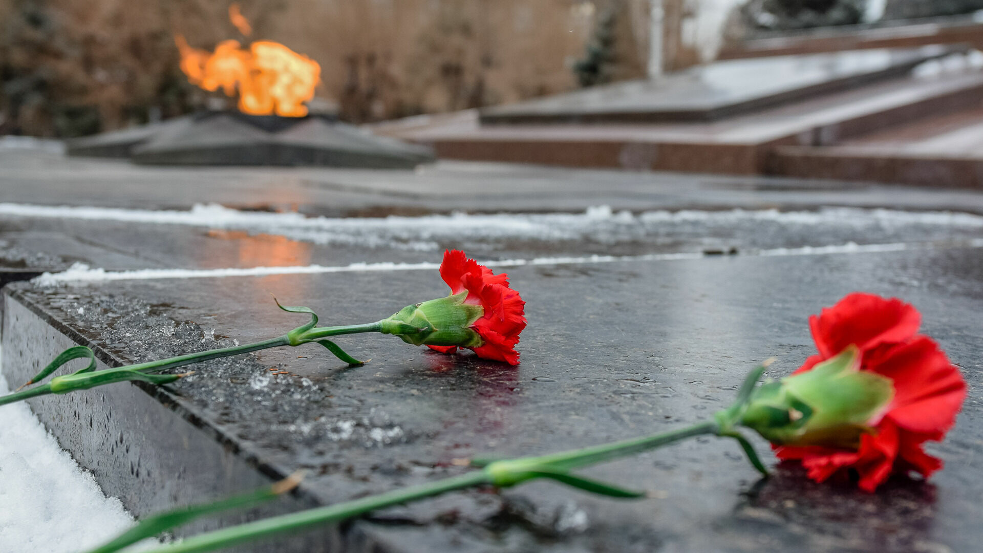 В Каменске-Уральском два подростка осквернили мемориал погибшим в ВОВ