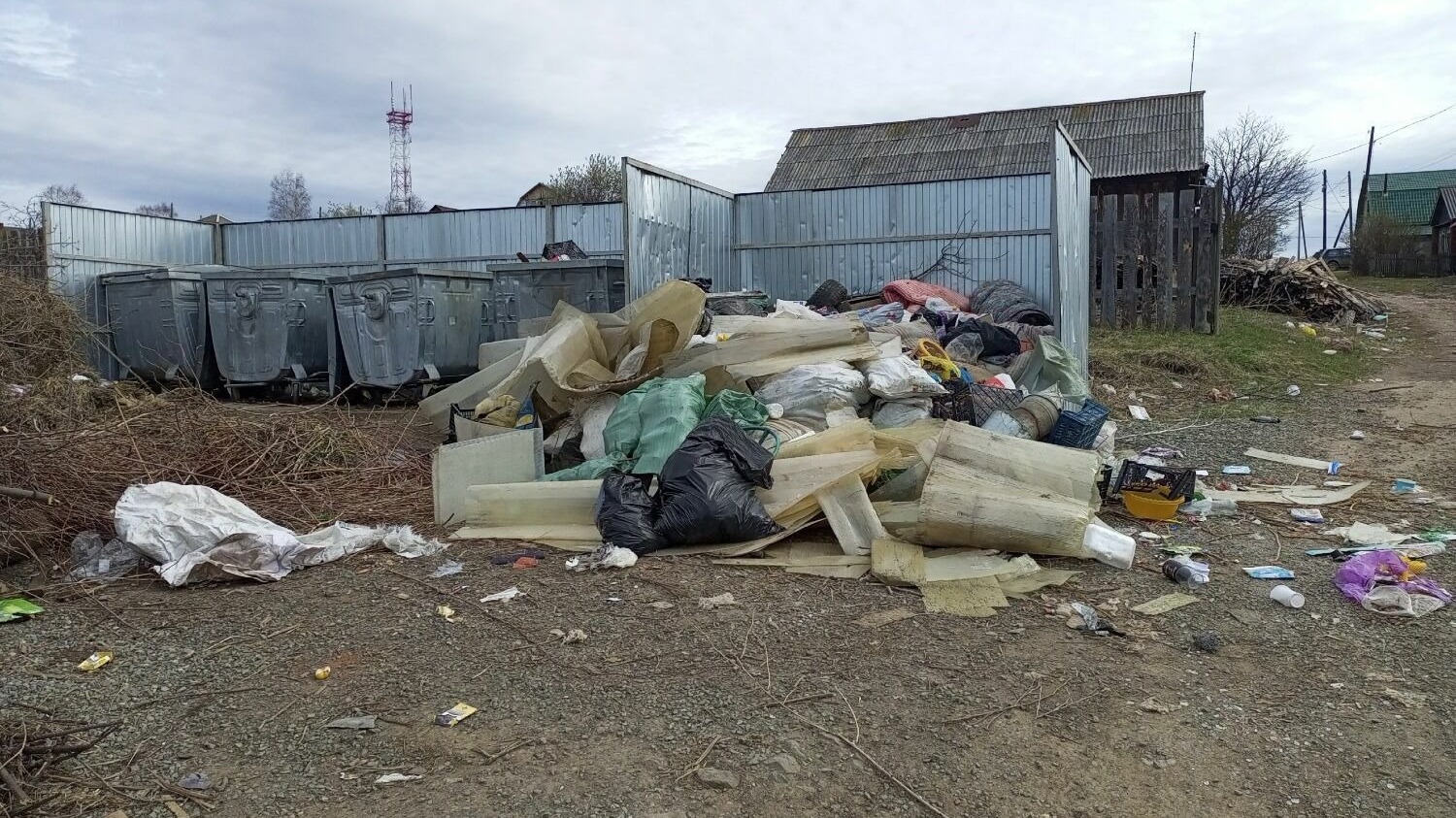 Тысячи незаконных мусорных свалок устраивают жители Свердловской области ежегодно