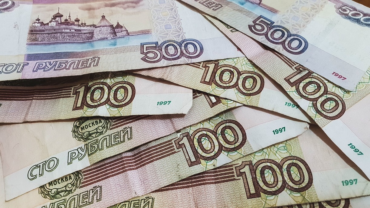 Банк России показал новую банкноту 100 рублей