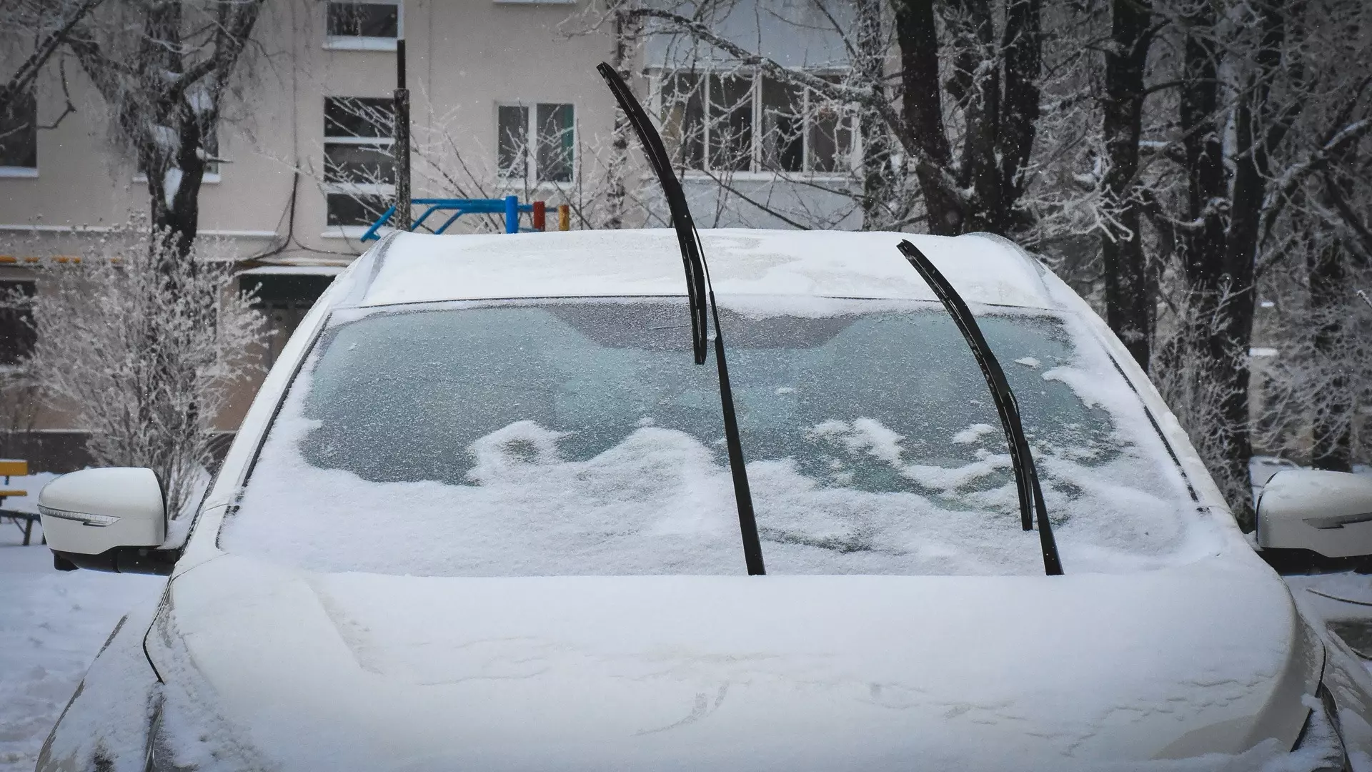 Девушка оплатила штраф под угрозой изъятия автомобиля приставами в Екатеринбурга