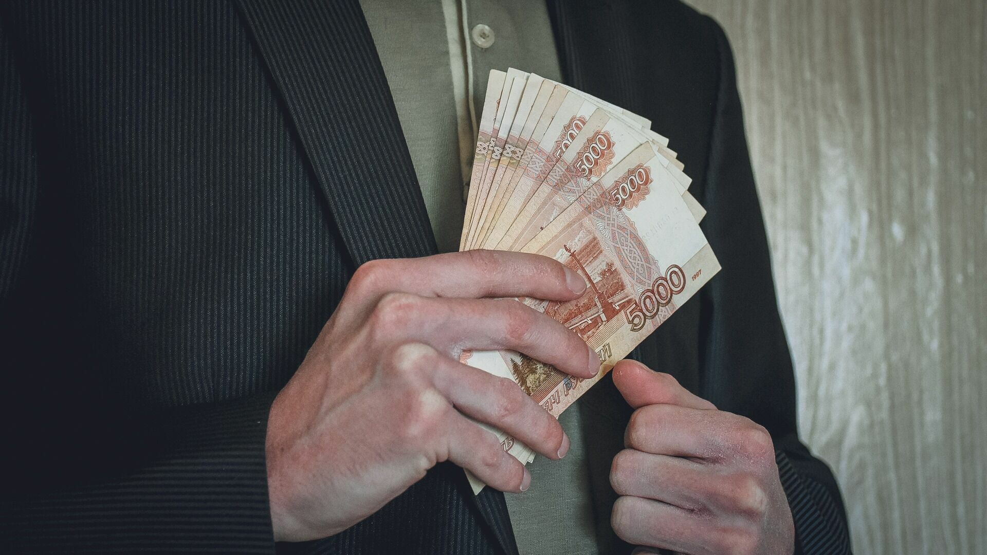 Трое депутатов гордумы Екатеринбурга дадут объяснения по своим доходам
