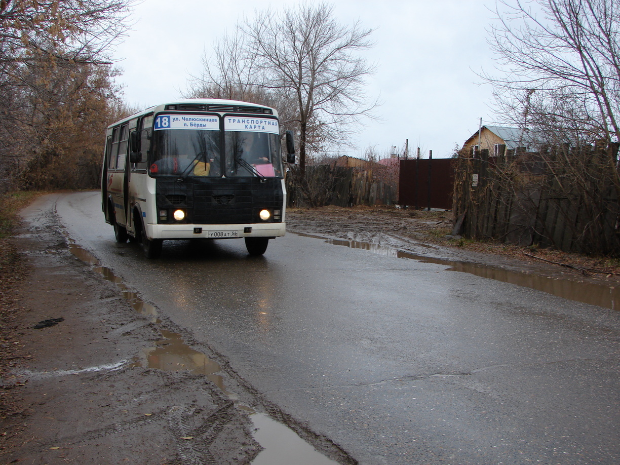 Автобус с пассажирами перевернулся из-за дождя в Свердловский области